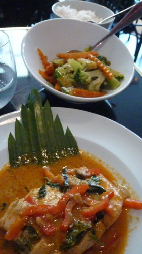 Aloy Aloy, restaurant, cuisine thaï, montmartre, paris 18, saumon, curry, nems, gastronomie